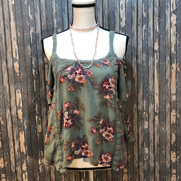 Rue21 Floral Boho Cold Shoulder Top - Picture 2 of 9